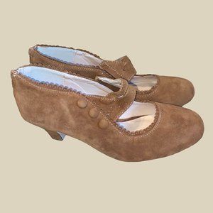 Cottagecore Mina Felt Brown Closed Toe Pumps